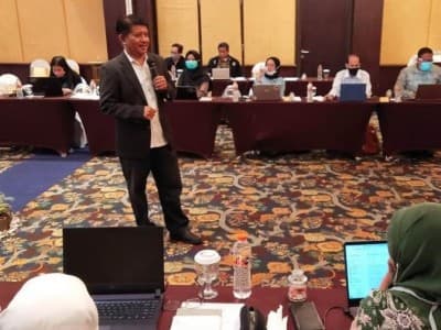 Guru Besar UGM Beberkan Trik Khusus Menulis Artikel Ilmiah