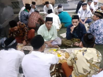 Masyarakat Malang Rayakan Asyura dengan Tumpeng Akbar dan Shalat Tasbih