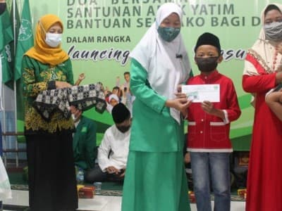 LAZISNU di Sidoarjo Bagikan Kartu Sehat Gratis dan Santuni Yatim