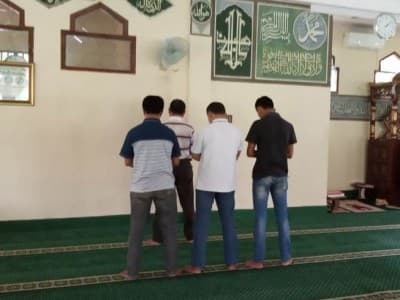 Hukum Musafir Bermakmum Kepada Orang yang Bukan Musafir