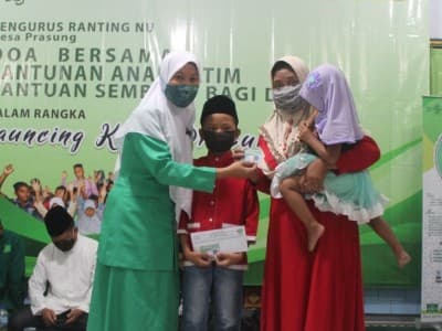 Peringati Asyura, UPZISNU Prasung Sidoarjo Bagikan Kartu Sehat