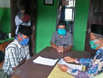 Usai Ikrarkan Diri Masuk Islam, Pria ini Menangis Haru