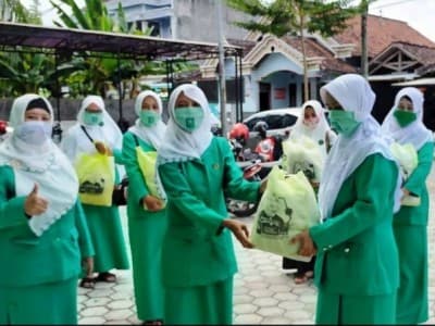 Fatayat NU Tulungagung Bersama Baznas Gelar Bedah Rumah