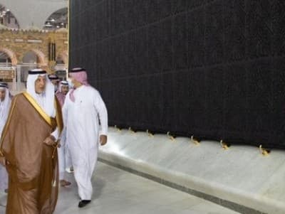 Alat dan Bahan yang Digunakan Untuk Mencuci Ka’bah