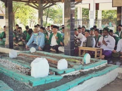 Awali Kegiatan, Rijalul Ansor Tegal Ziarahi Tokoh NU