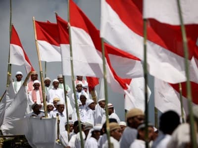 Membangun Konfidensi Umat Islam terhadap Praktik Bernegara