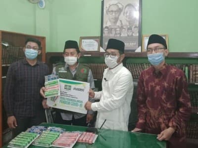 LPBINU Jatim Gandeng Enesis Bagikan Pelengkap Protokoler Kesehatan ke Pesantren Denanyar