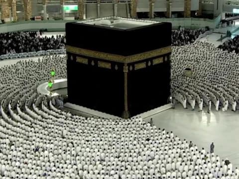 Apakah Umrah Gugurkan Kewajiban Haji?