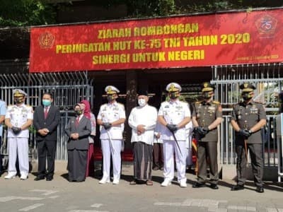 Jelang HUT Ke-75 TNI, Pangarmada II Ziarah Makam Gus Dur