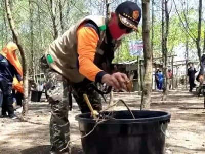 Jaga Keasrian, Pelajar NU Kencong Jember Bersih-Bersih Pantai