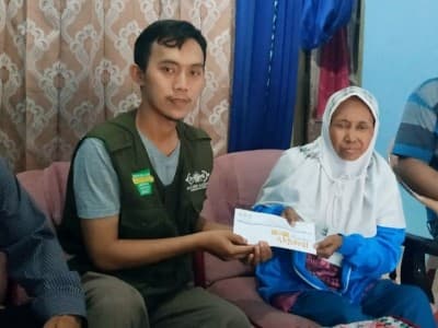 UPZISNU Pringsewu Bantu Pesantren dan Warga Berobat dari Uang Koin
