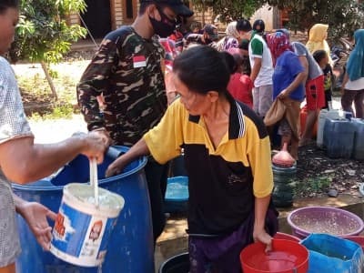 LAZISNU Pamotan Salurkan Bantuan Air Bersih untuk Warga Terdampak Kekeringan