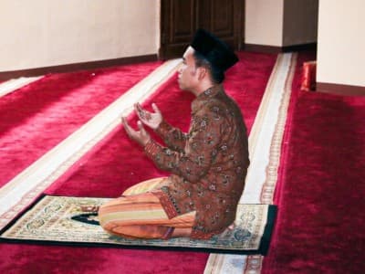 Sejumlah Cara Allah Mengabulkan Doa Hamba-Nya
