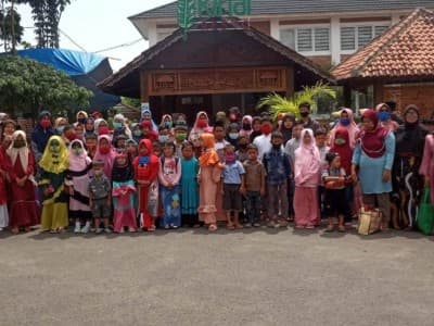 Begini Cara Muslimat Adiluwih Pringsewu Bahagiakan Anak Yatim