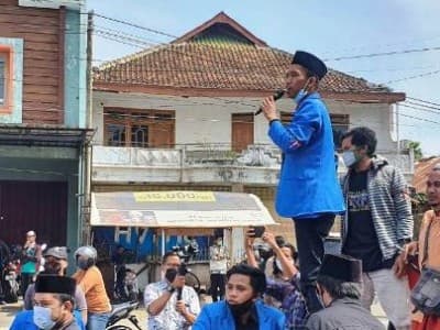 Tolak UU Cipta Kerja, PMII Demo di Gedung DPRD Bondowoso