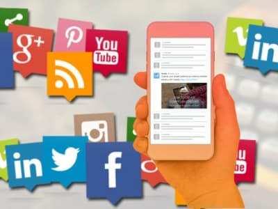 Khutbah Jumat: Kendalikan Diri di Tengah Banjir Informasi!