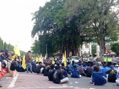 PMII Surakarta Gemakan Shalawat Asyghil saat Aksi Tolak UU Cipta Kerja