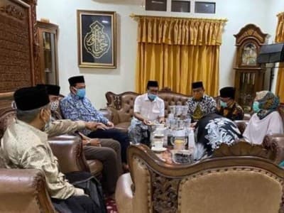 Temui Kiai Said, Menaker Ida Beberkan Alasan UU Cipta Kerja Dibentuk Pemerintah