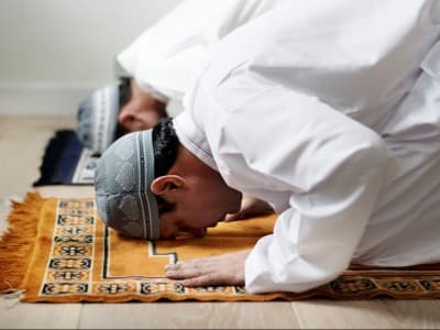 Kepala Keluarga dan Kewajiban Shalat para Anggotanya