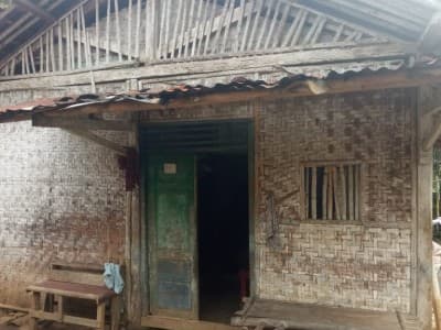 Rumah Mbah Poniyah Hampir Roboh, NU Care Cilacap Bantu Renovasi