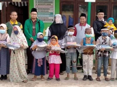 LAZISNU Melawi Beri Santunan Anak Yatim Terdampak Banjir