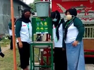 LPBINU Kota Kediri dan Sidoarjo Bagikan Tempat Cuci Tangan dan Pengukur Suhu