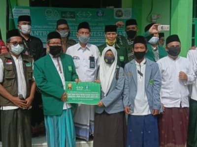 LAZISNU Jakarta Utara Beri Beasiswa Santri Sekolah Persamaan