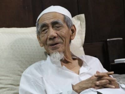 KH Maimoen Zubair dan Sumpah Pemuda