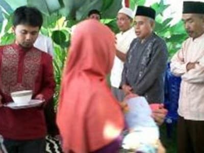 Hukum Membagikan Daging Aqiqah Segar