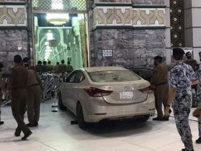 Mobil Sedan Tubruk Pintu Masjidil Haram, Begini Ceritanya