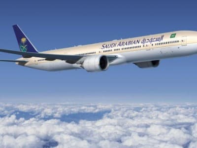 Jamaah Umrah Perdana Indonesia Diterbangkan ke Arab Saudi