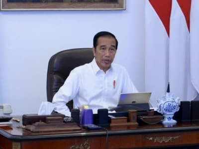 Di Tengah Derasnya Kritik, Jokowi Tetap Teken UU Cipta Kerja