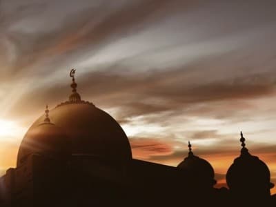 6 Kejanggalan Dunia yang Umum dalam Islam