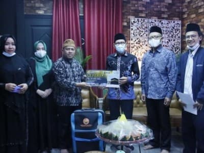 NU Online dan Risalah Madina Serahkan Hadiah Juara Lomba Cover Shalawat