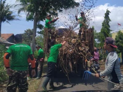 NU Peduli Bersihkan Bekas Banjir Cilacap