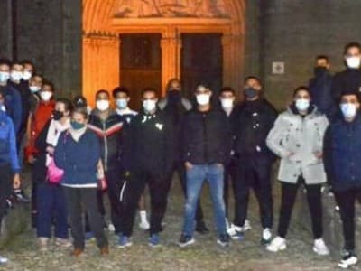 Pemuda Muslim di Prancis Jaga Gereja Waspadai Serangan dari Para Ekstremis