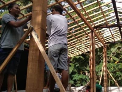 NU Care Cilacap Salurkan Beasiswa dan Bedah Rumah Imam Mushala