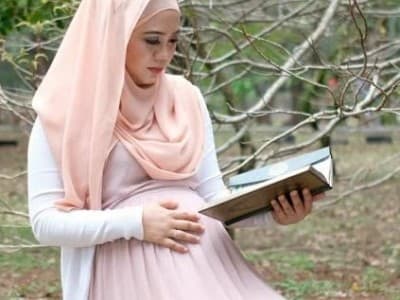 Hukum Shalat Wanita Hamil dan Flek Jelang Persalinan