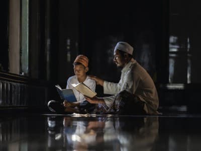 Tugas Ayah kepada Anak: Mewarisi Ilmu dan Teladan