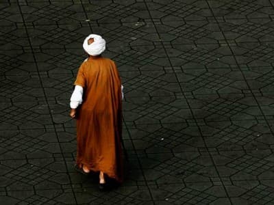 Menyikapi Orang Berkerumun