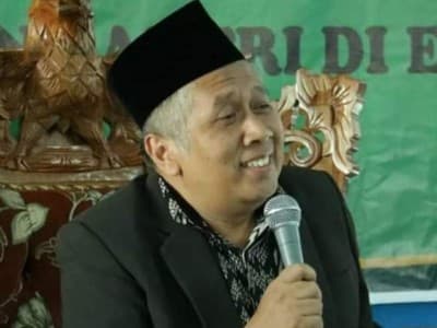 Kabar Duka Kiai Muhlas Hasyim Pengasuh Al Hikmah 2 Benda Wafat