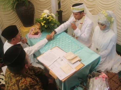 Benarkah Tak Boleh Jeda Sama Sekali dalam Ijab Qabul Nikah?