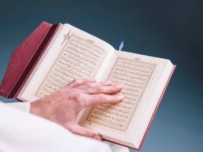 Hukum Membaca Al-Qur’an di Kuburan