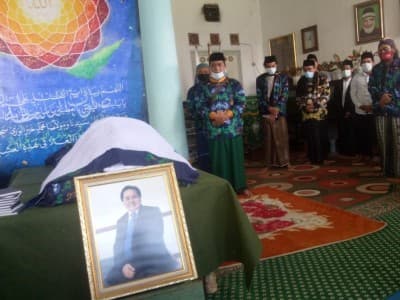 KH Enceng Shobirin Nadj Dimakamkan di Kompleks Pesantren HM Arjuna Depok