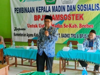 Santri Diniyah Harus Bisa Nulis Arab Pegon dan Baca Kitab Kuning