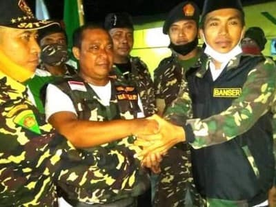 Napak Tilas, Anggota Banser Ini Jalan Kaki Madiun-Banyuwangi