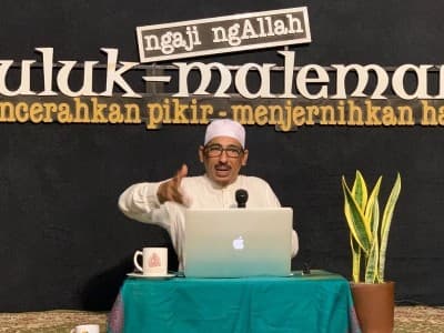 Suluk Maleman: Dunia Jadi Kanak-Kanak Kembali