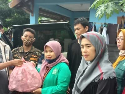 Fatayat NU Kirim Bantuan Makanan di Lokasi Banjir Lebak
