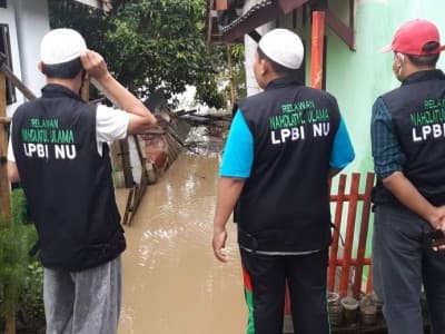 LPBINU Banten Dirikan Posko dan Bagikan Logistik untuk Warga Terdampak Banjir