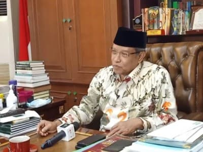 Kiai Said Mengaji dan Menulis Buku Selama Perawatan Covid-19